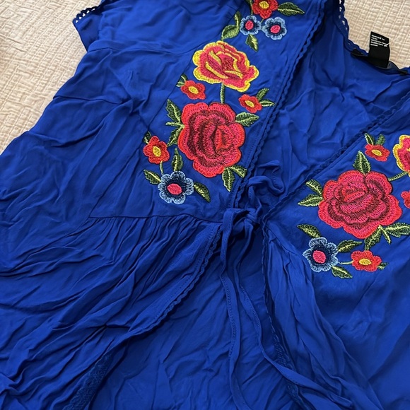 Floral blue blouse - Picture 2 of 3